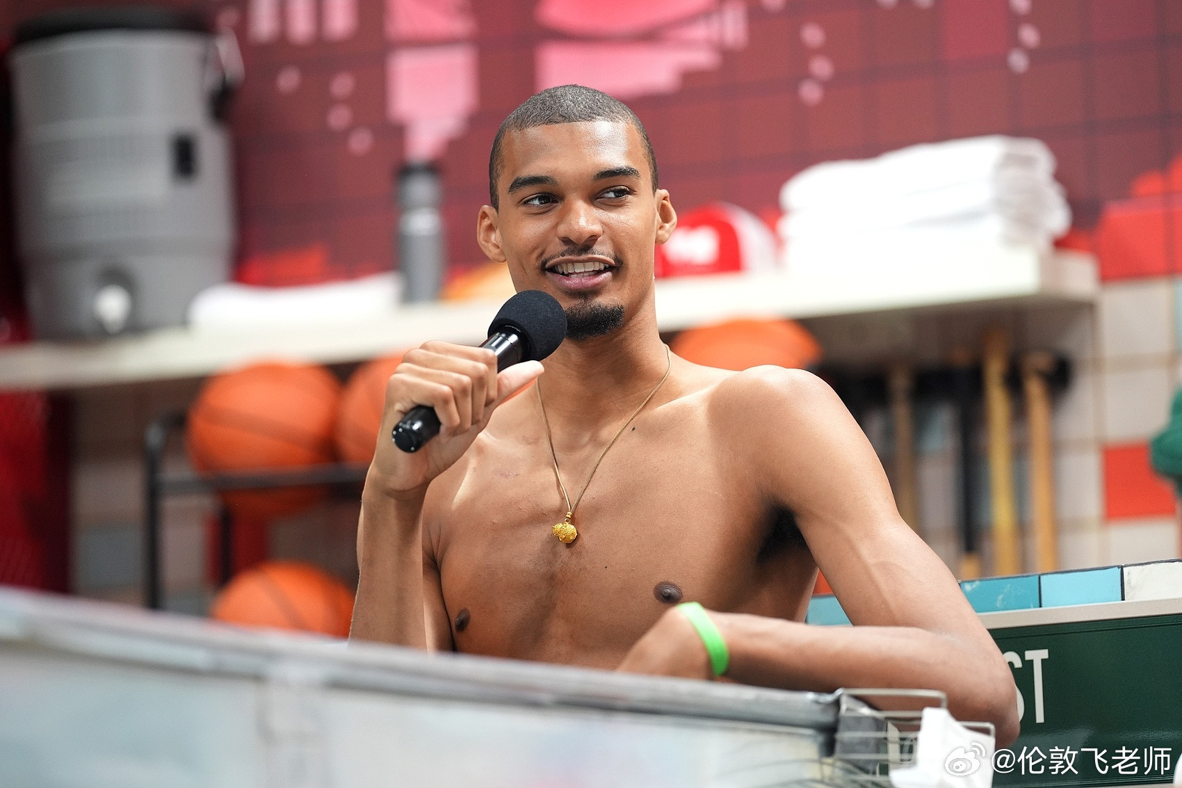 NBA常规赛，马刺￼125-92轻取独行侠。文班亚马￼本场砍下40分15篮板3盖