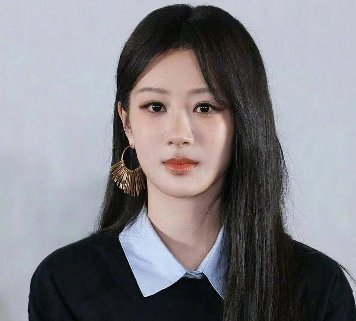 一声“老师”，吓得张颂文连连摆手，也扯下了内娱最后一块遮羞布。“老师”这词，正