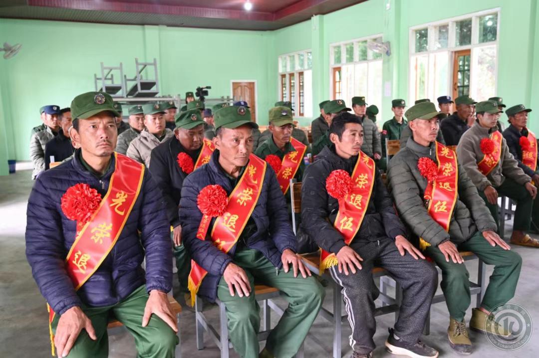 果敢同盟军举行老兵退伍仪式！这是在木邦县的老兵部队，他们的年龄都超过了50岁