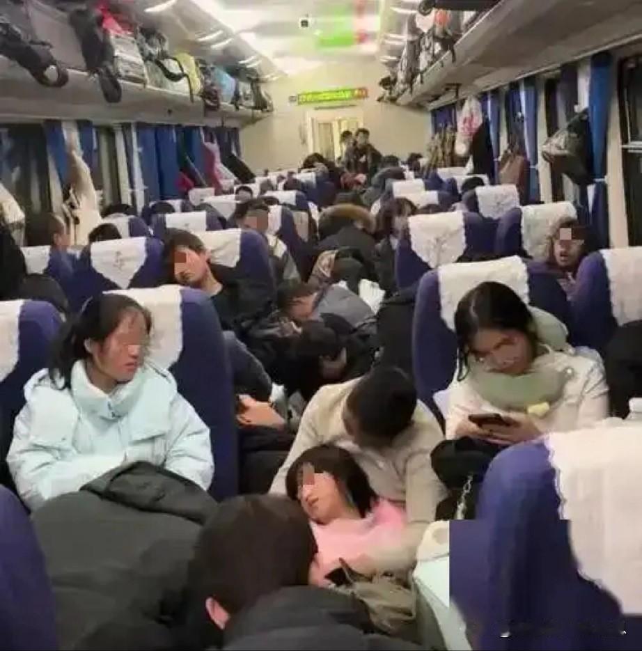 你能想象吗？今年春运绿皮车意外的火了！往年是高铁、动车受欢迎，