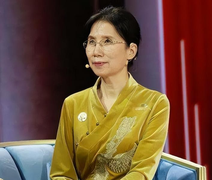 中科院教授杨佳，29岁双目突然失明，遭失明被丈夫和孩子无情抛弃，丈夫携女儿人间蒸
