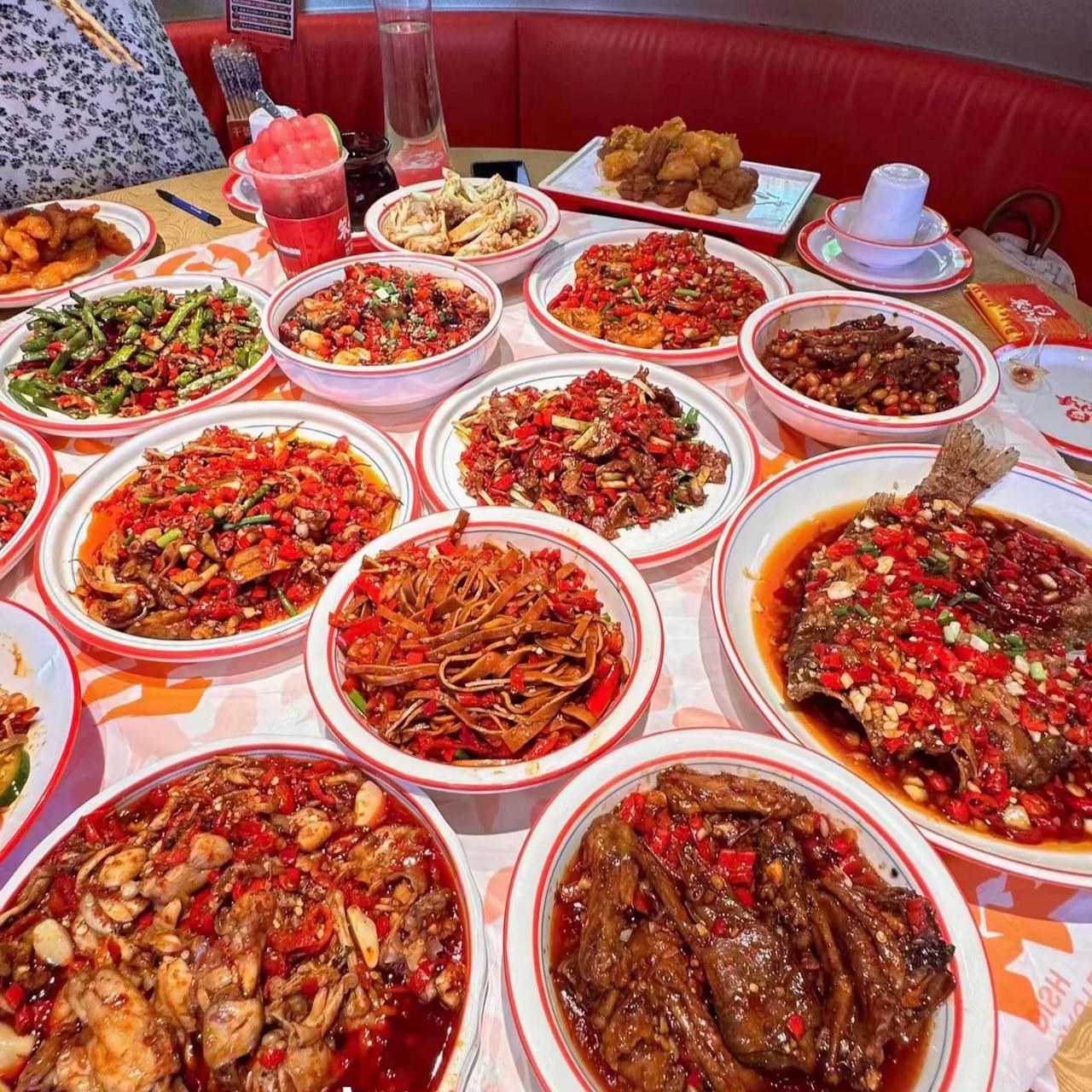 都说吃辣椒，江西，湖南，四川很厉害。但我觉得里面江西是最厉害的。前一段时间