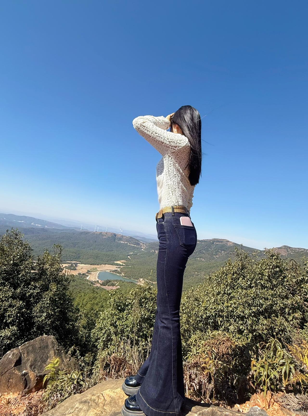 饿死馒头贵，饱时玫瑰香