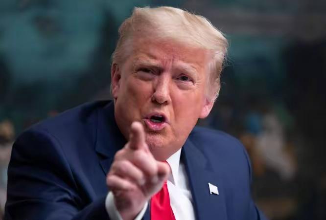 中方抛美债后特朗普报复欲换美联储主席：中国再抛5亿美债，3年减持近3000亿，