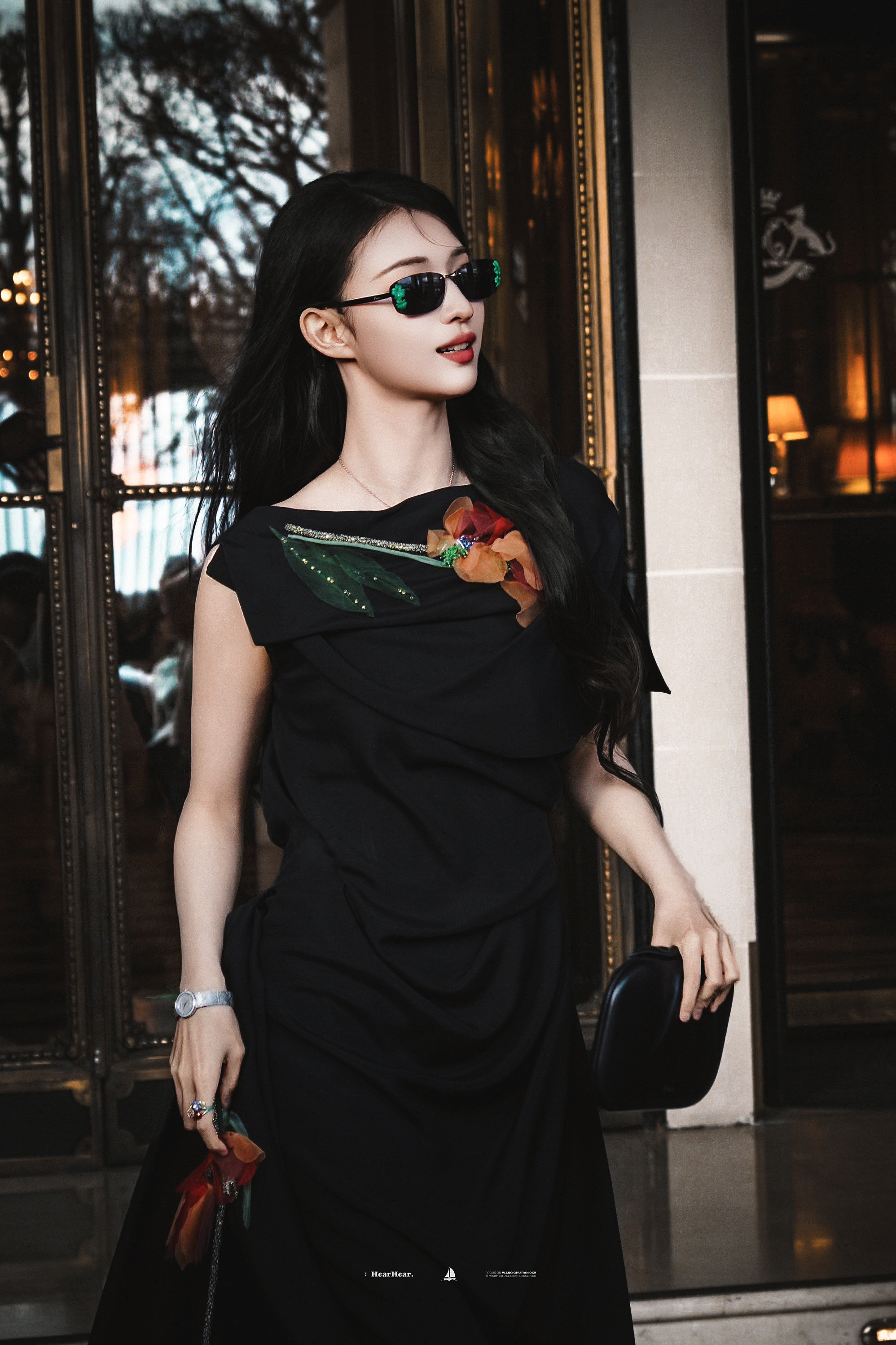 王楚然出个国怎么美成这样自带高级老钱风，墨镜加持清冷又贵气至今没发现个子高的坏处