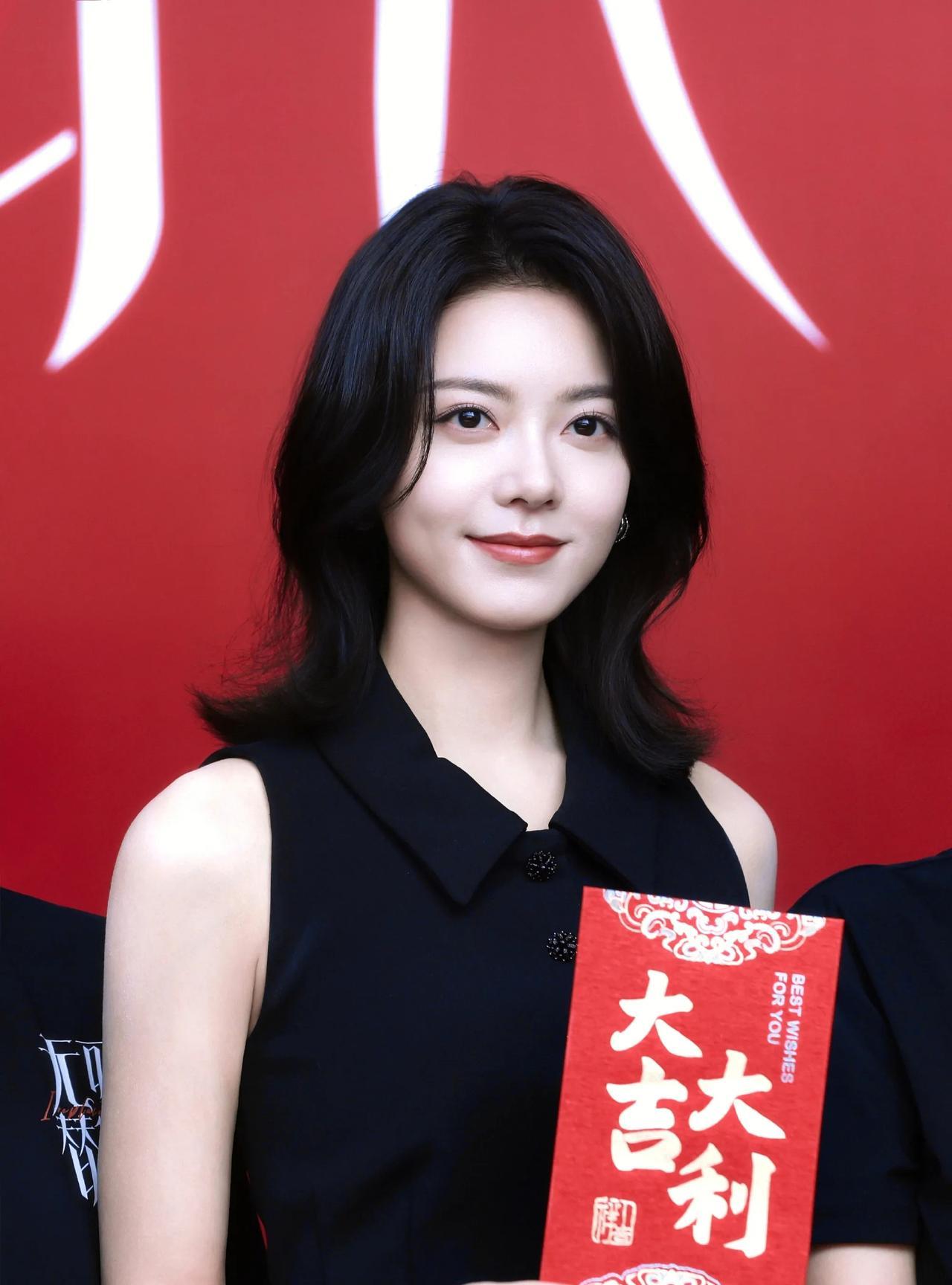 赵今麦路透美成这样了赵今麦《无可替代》路透美成这样了，怼脸拍的美貌如此权威！完