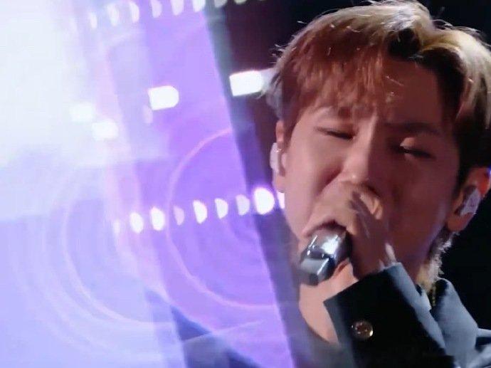 那英汪苏泷一个舞台唱了7首歌八分半唱7首歌还这么稳，那英的唱功+汪苏泷