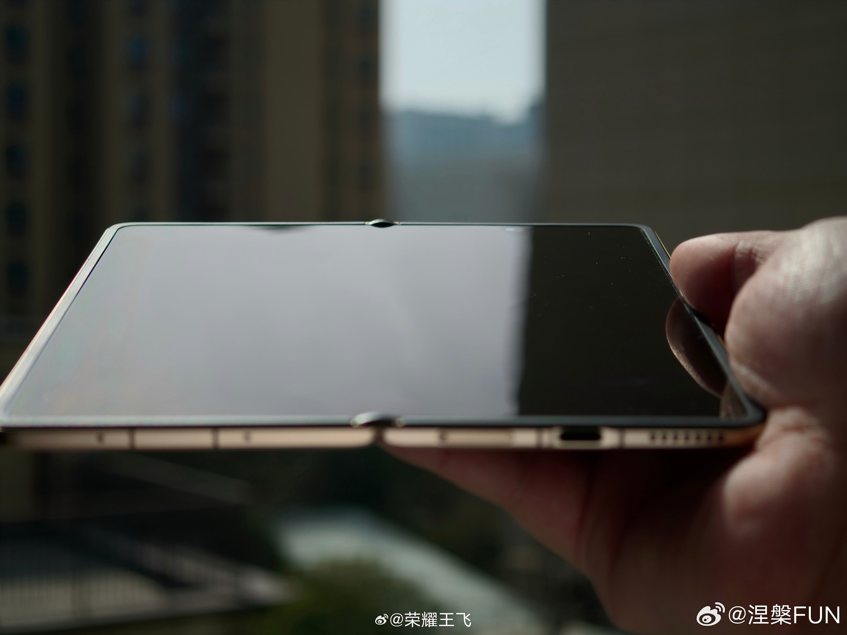 从目前爆料消息来看，荣耀MagicV6相比上代提升有点多啊。电池技术再次跨代，