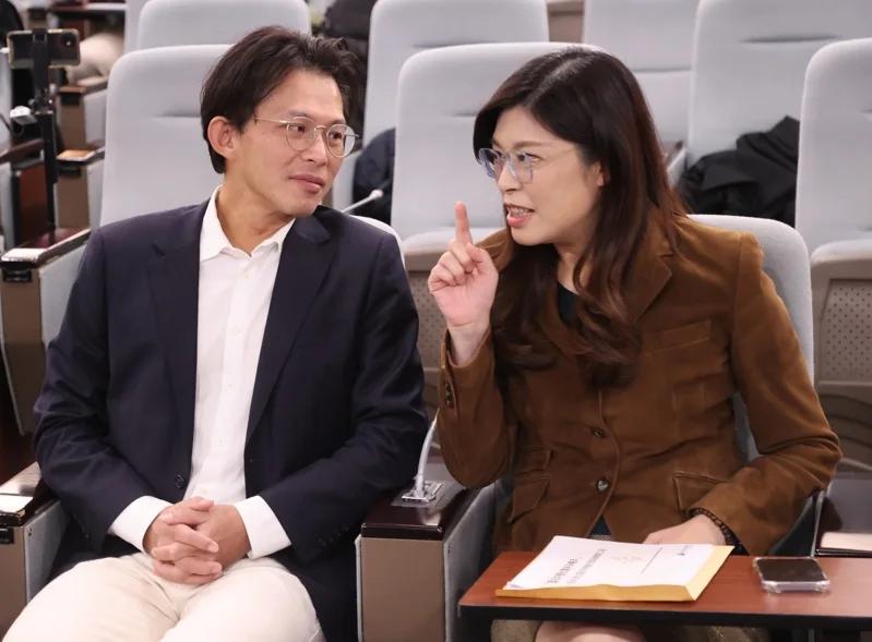 指赖清德严重缺乏政治安全感！郑丽文：忌惮的不是我与黄国昌“而是蔡英文”适逢台湾