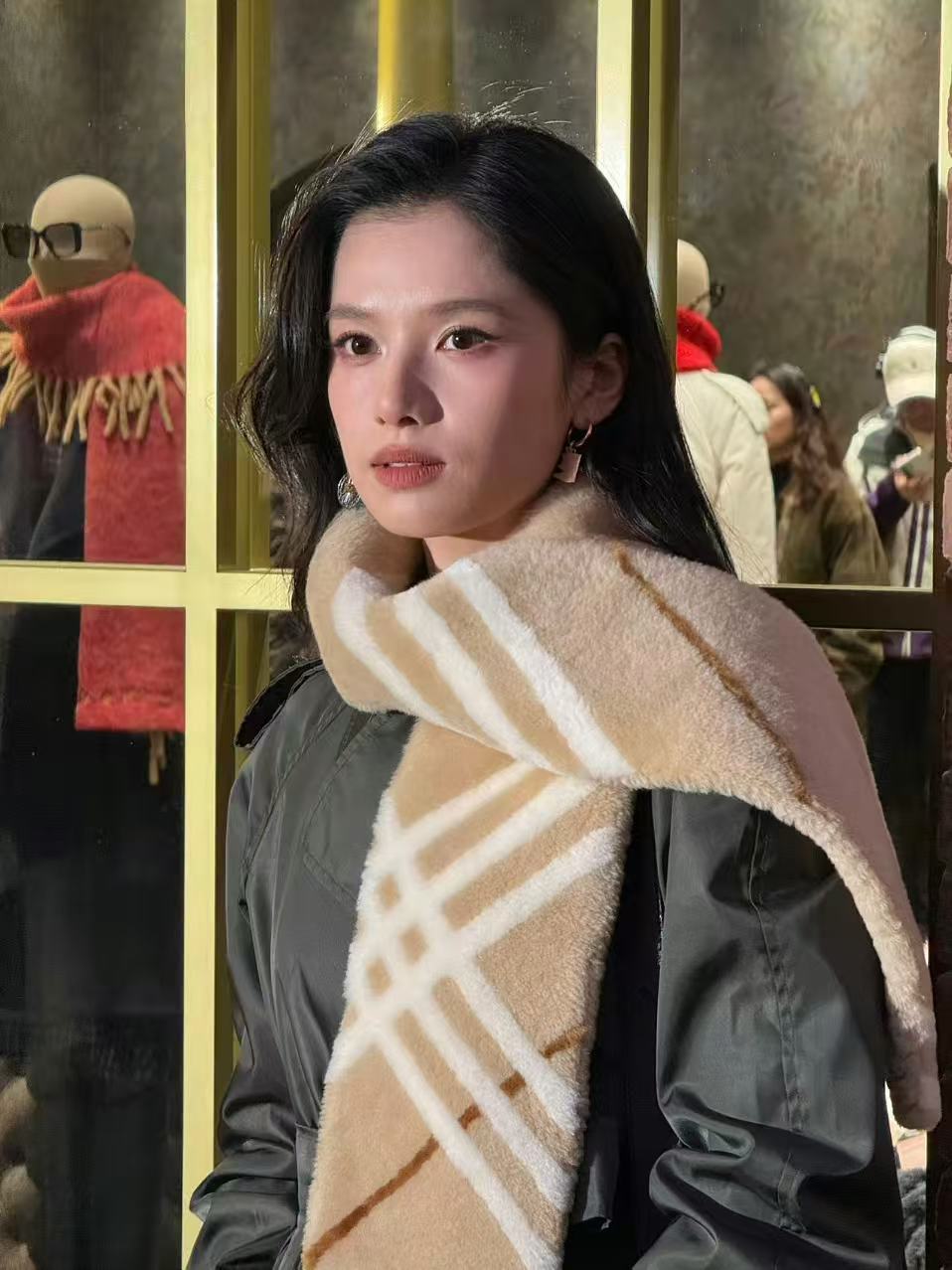 张婧仪围巾的神张婧仪Burberry活动亮相张婧仪简直是秋冬女神