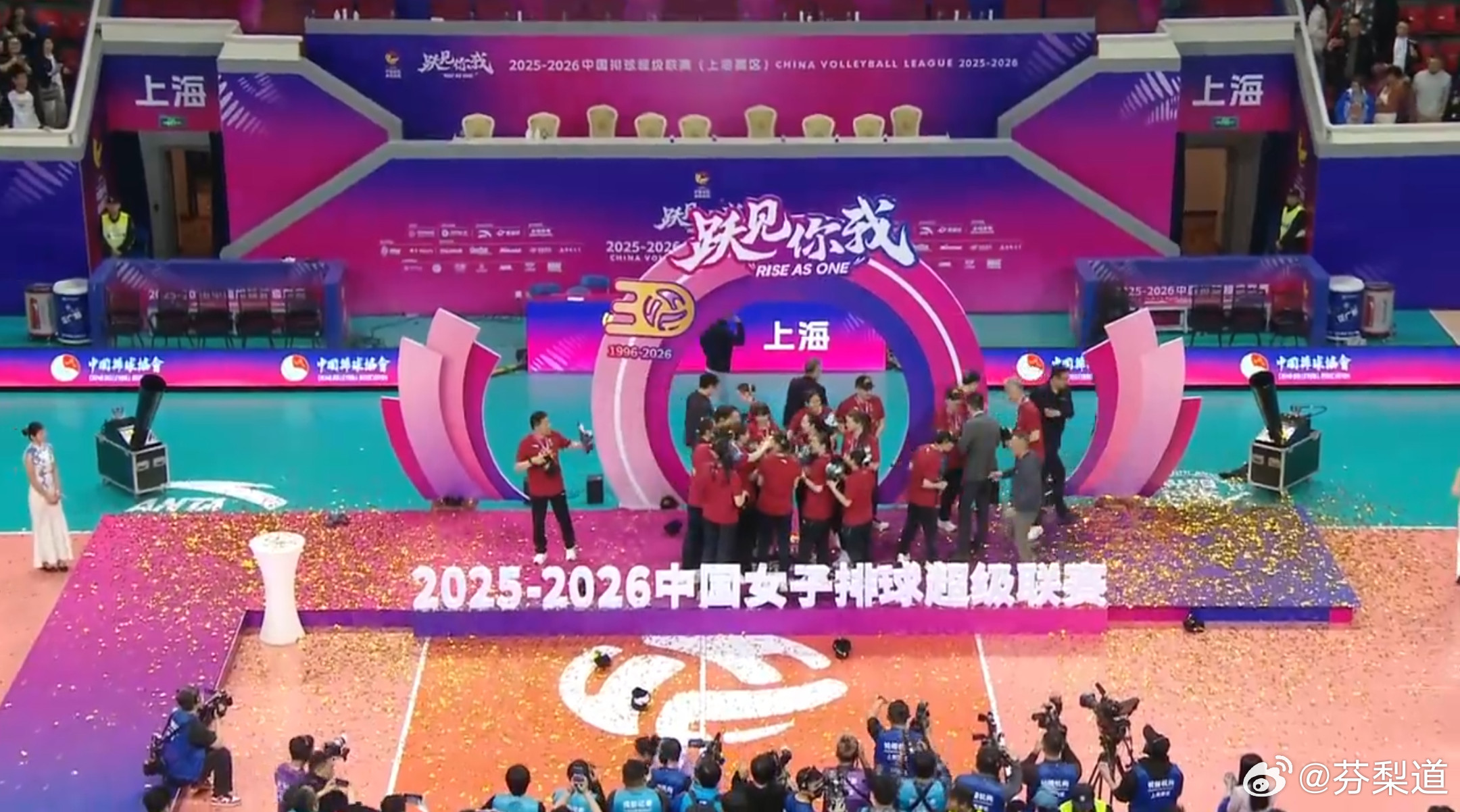 排超联赛上海光明优倍女排曲终人散，搞气氛方面，咱们和意大利人比确实差一大截……科