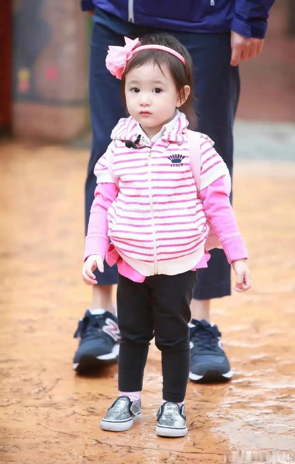 李小鹏一家近照曝光，李安琪卡戴珊化，14岁奥莉变美式脸好成熟​