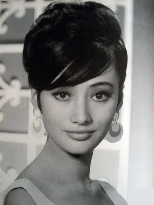 前邵氏女星胡燕妮，80岁了还那么美，准儿媳妇徐冬冬为她庆生。