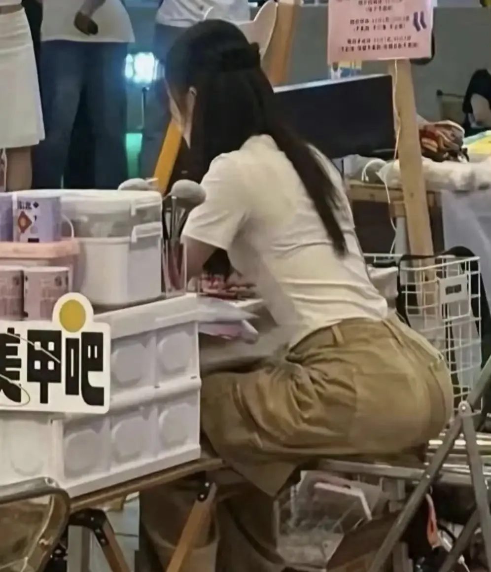 刘浩存这身材很哇塞，身材比例是真的绝了​