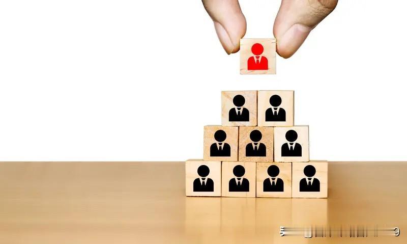在单位里，如果你能感觉到自己在信息上的边缘化，比如你总是比别人后知道一些领导决策