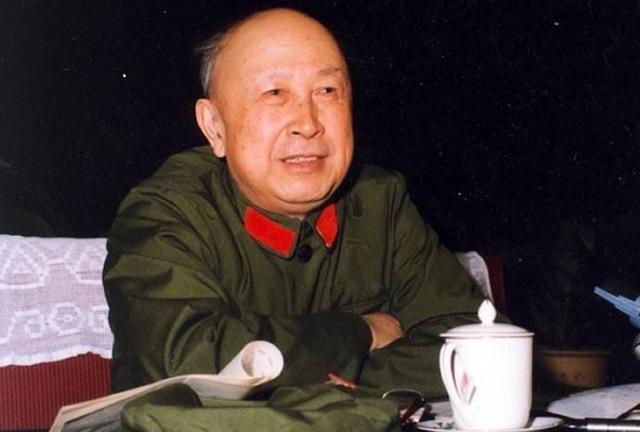 引领中国走向富强的七位伟人第一位伟人：伟大领袖毛主席，他不仅是我们的伟人，还是