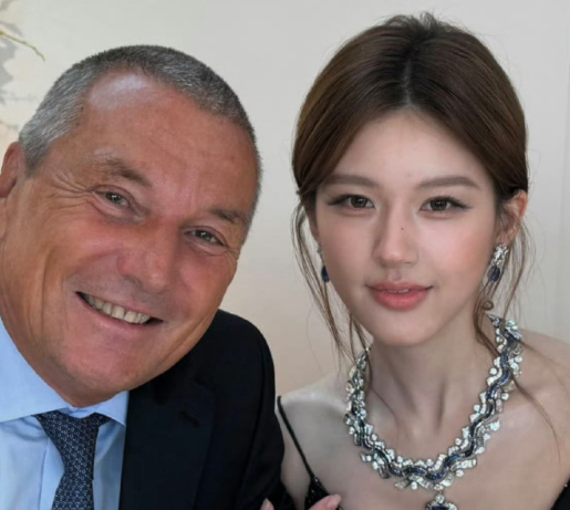 宝格丽CEO发的赵露思无美颜无滤镜生图纯享