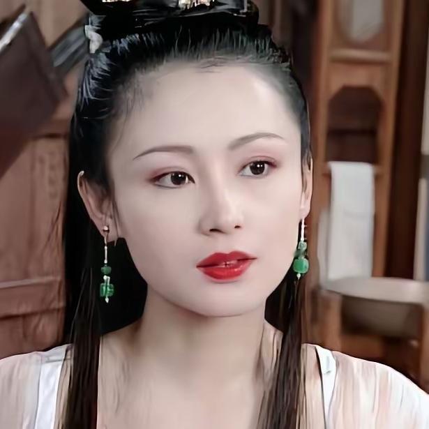 王允布局除掉董卓，百官欢悦除恶，貂蝉对王允悄声说：你杀错了奸贼，真正的祸首，就在