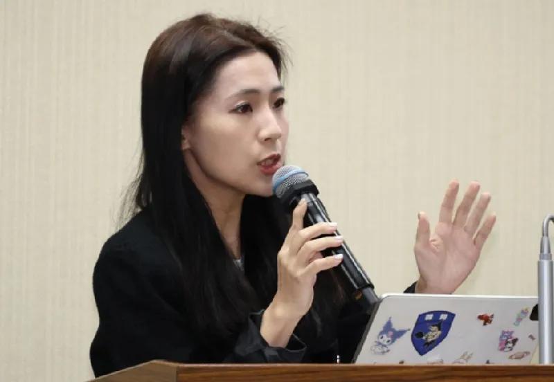 徐巧芯出手了，带出3连问揭穿卓荣泰谎言，并质问“有完没完”？​连日来，台南以及