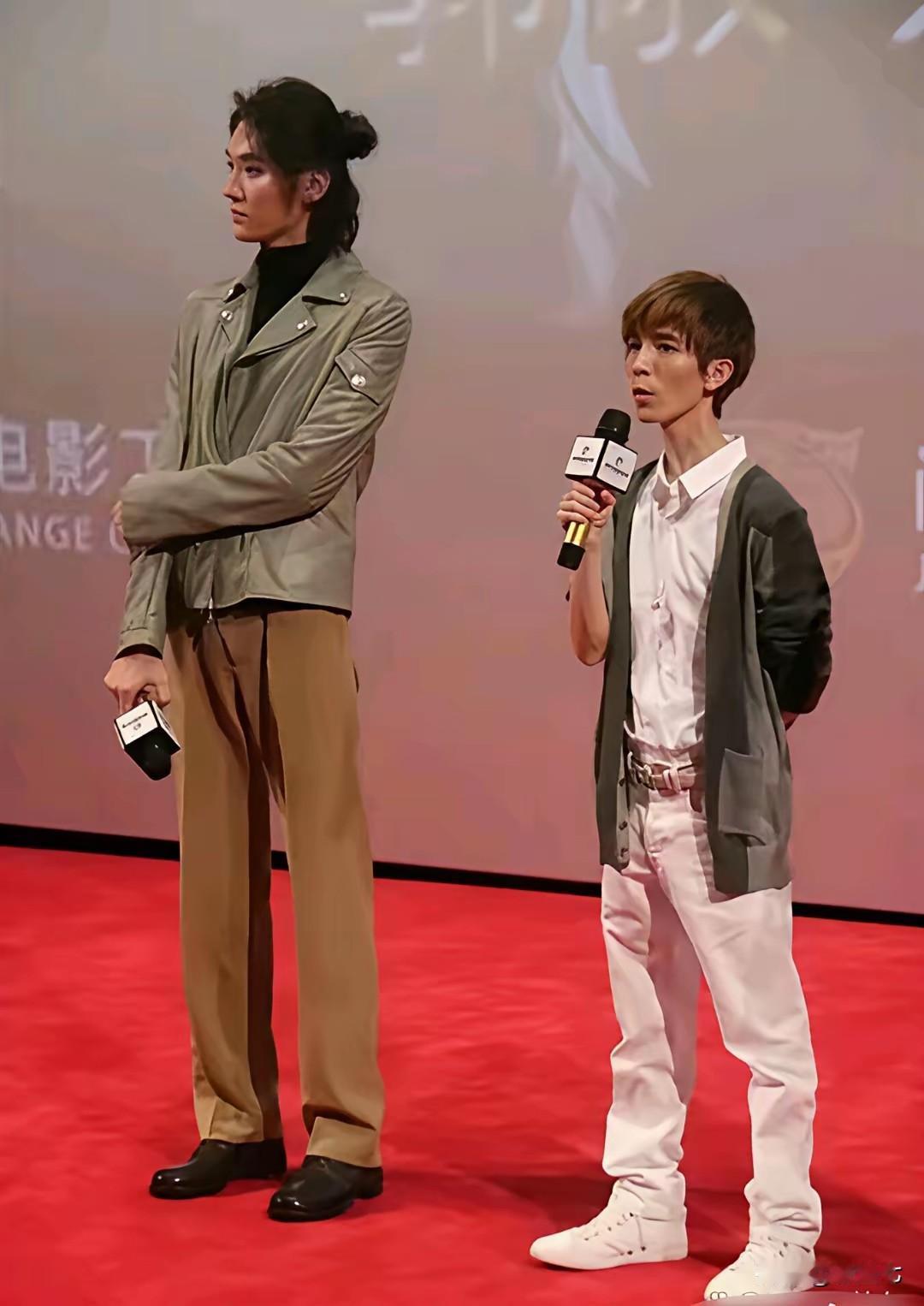 郭敬明这辈子有钱也改变不了的遗憾很久没有看见的郭敬明，这次和一个高大的帅哥一起