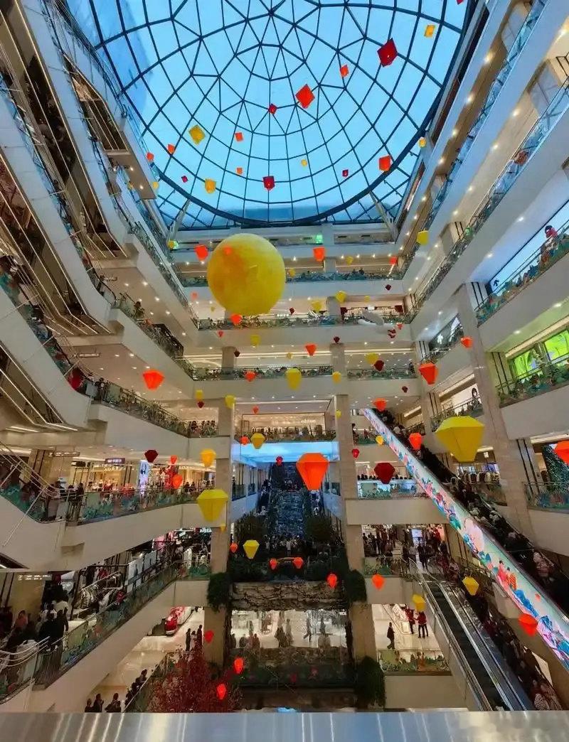 西安赛格会因为严鹏坠楼有所改变吗？不会！现在好多城市的商场都是扣点。一般会在18