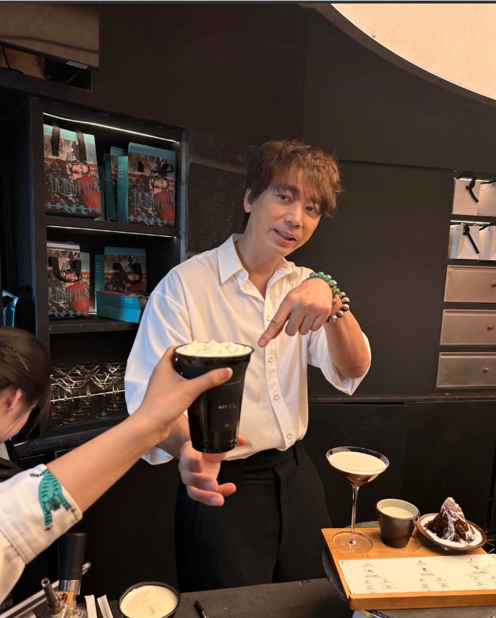 苏见信奶茶店一日体验，生意火爆