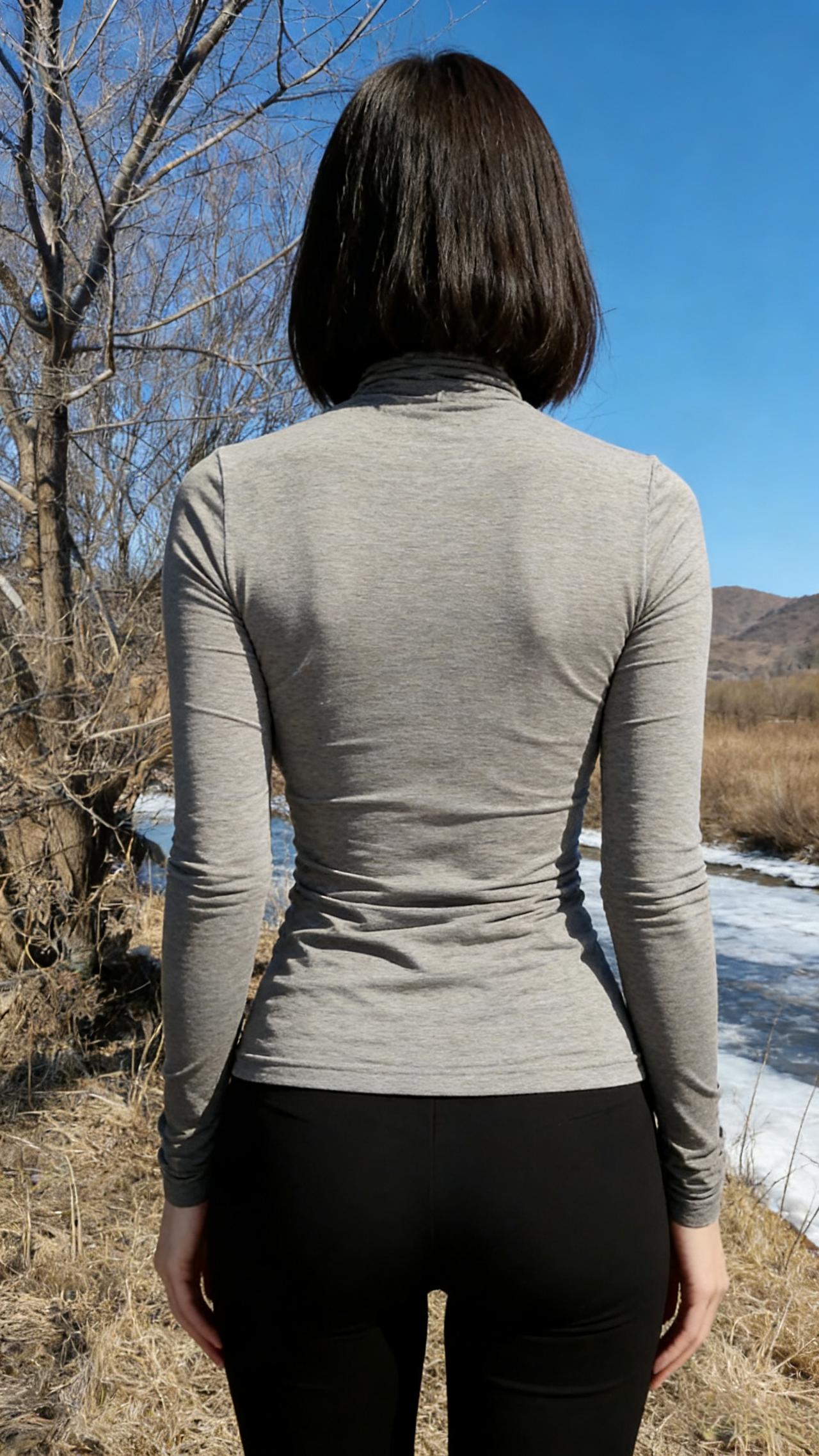 半河残雪半河冰，瘦树寒林映日明。背影亭亭风满袖，一川晴色唤春声。