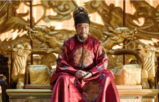 1402年，南京城破，朱棣兵临金陵。旧朝遗臣人人自危，铁铉死、黄子澄亡，夏原吉也