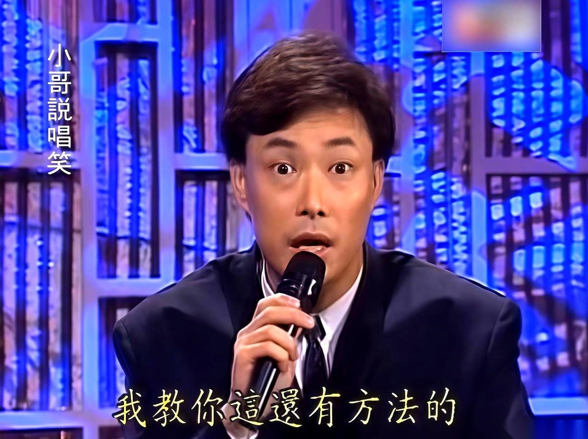 费玉清有个笑话是真绝了。说一对夫妻，结婚好几年，家里安静得只听得见钟摆声。跑