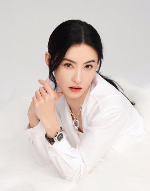 谢霆锋失眠没？前妻被前经纪人指着骂，孤儿寡母遭欺负！这事做得不体面。