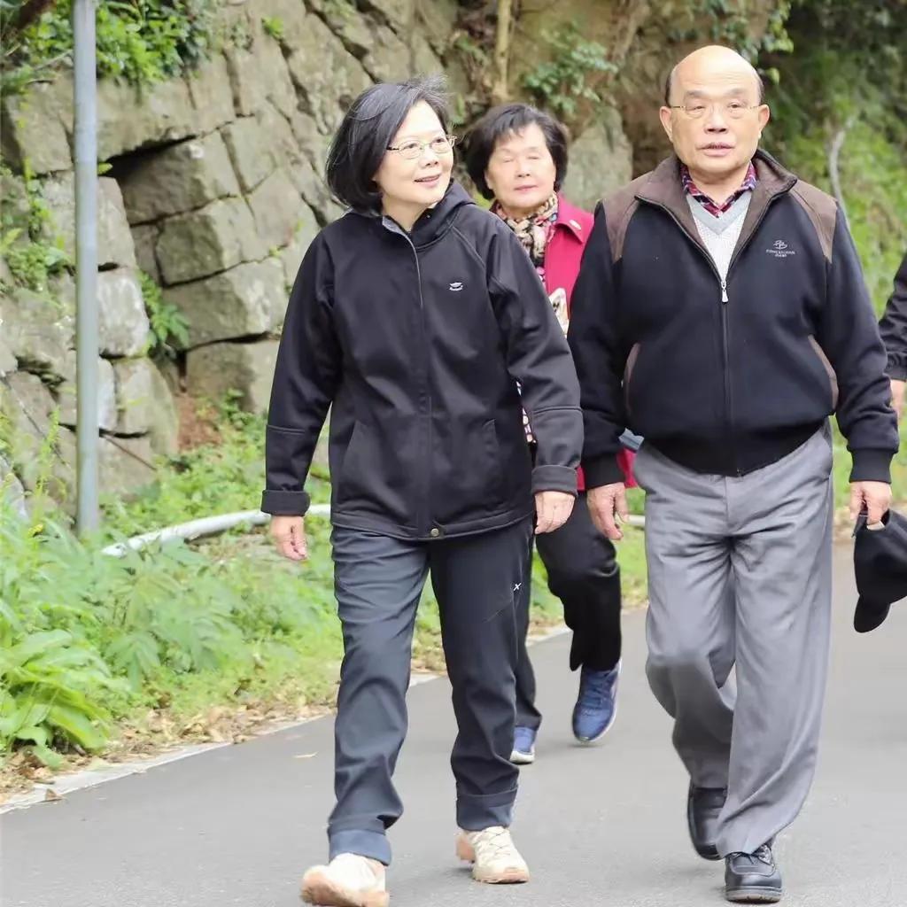 一个是“台独”顽固分子名单上的人物，一个是比“台独”顽固分子名单上的任何一个人做