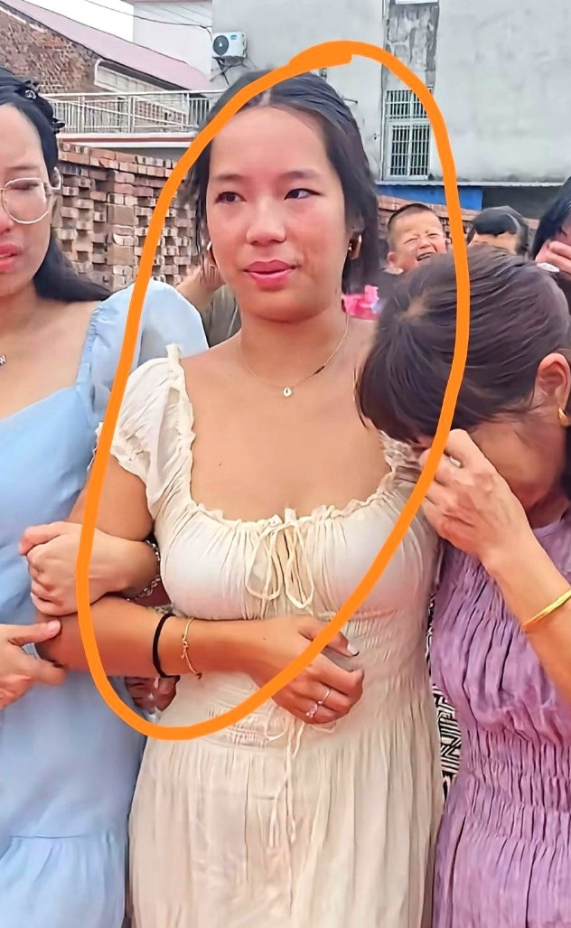 泪目了！比利时老两口真不是一般人啊！26年前把中国弃婴Nienke抱回家，这