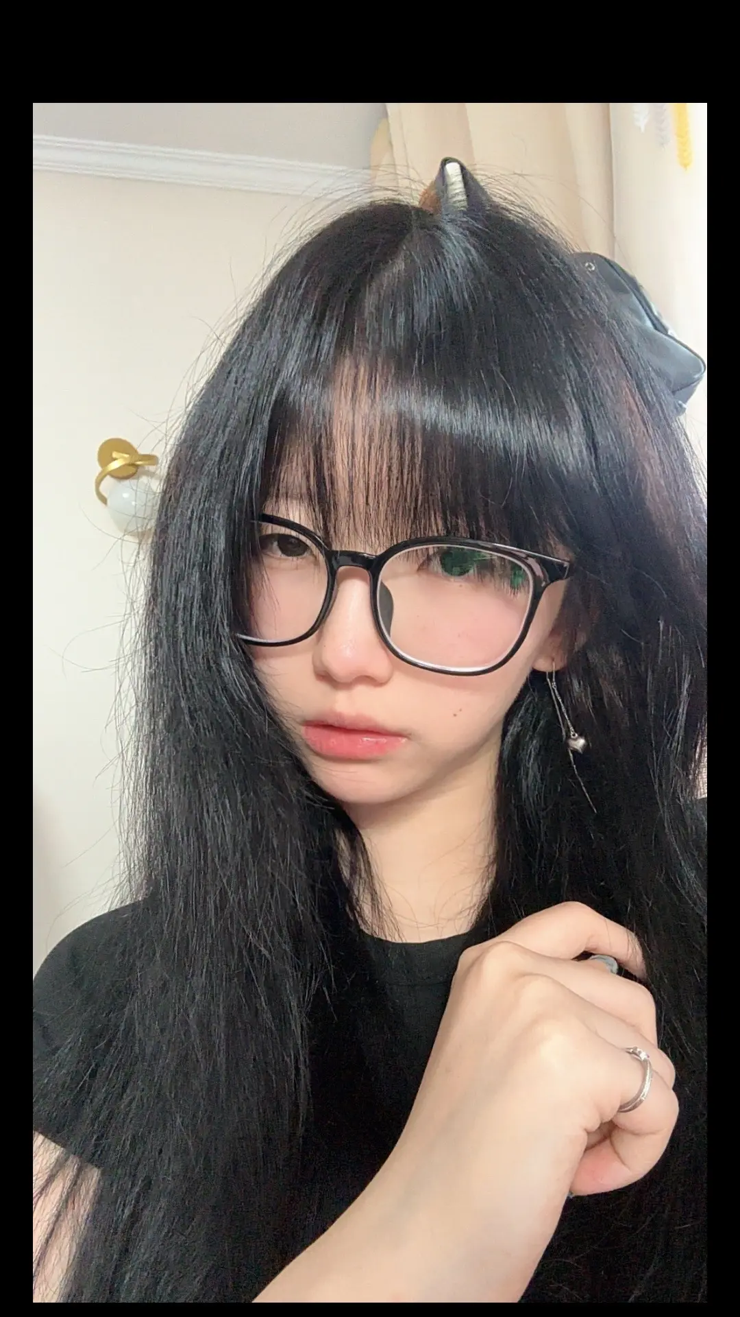 给自己剪了一个新刘海！很喜欢嘻嘻嘻