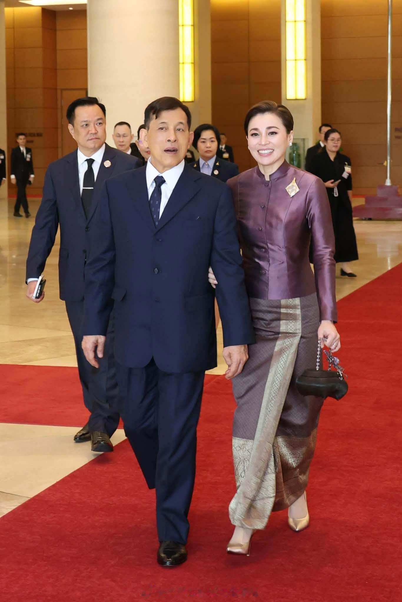 王室王室泰国王室素娘娘2026年9月15日，狗哥素娘娘会见黎明兴和陈青敏。