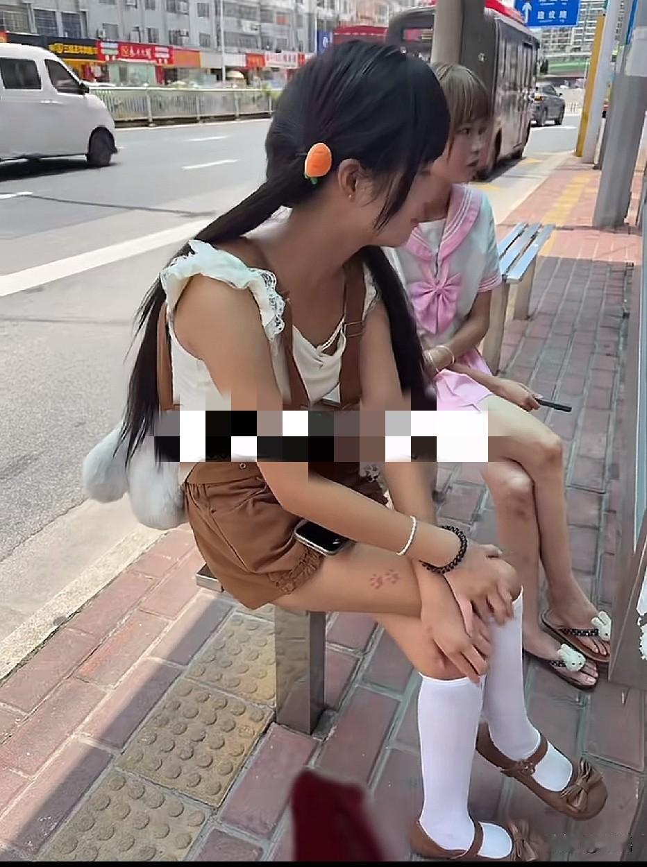 这两个经常摔跤[捂脸哭]