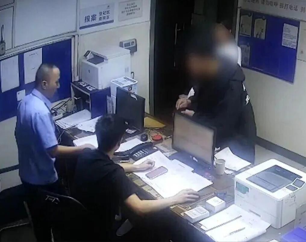 什么叫洗钱？简单的举个例子：你买彩票中了500万，扣除20%个税，实际到手400