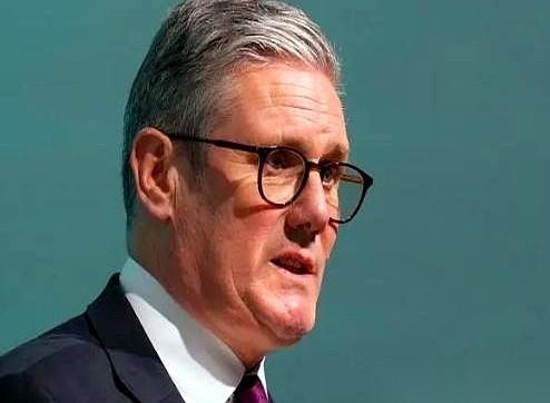 俄罗斯突然冲着英国喊话：你们这趟要是跟东方谈妥了，小心美国发火。这话听着像个提