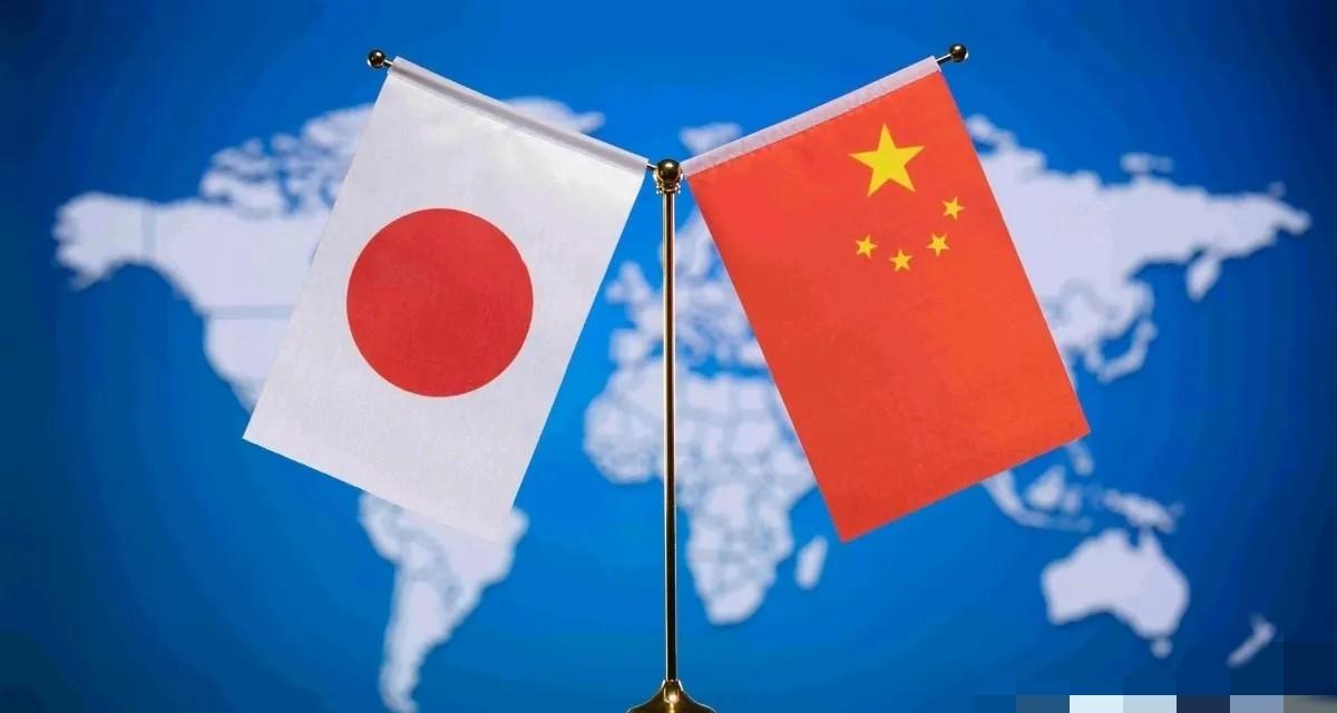 中日政坛摩擦升级，右翼言论引爆争议，APEC席位成赌注。最近中日关系闹得挺别扭