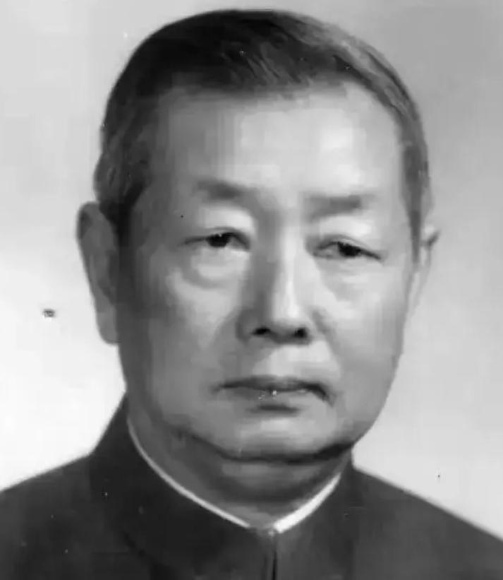 1971年，摩洛哥国王办42岁豪华生日宴，邀请多国使节欢聚一堂，不料千余名叛军突