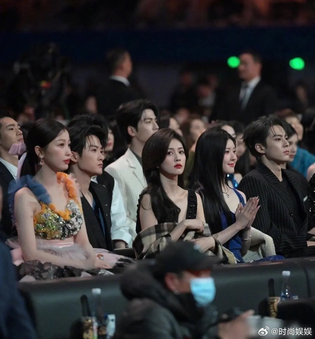 虞书欣香赵露思丝。。。恨海情天。。。