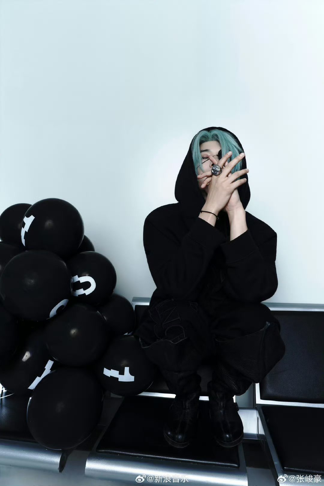 张峻豪薄荷绿发色哦莫最严厉的潮男来了。