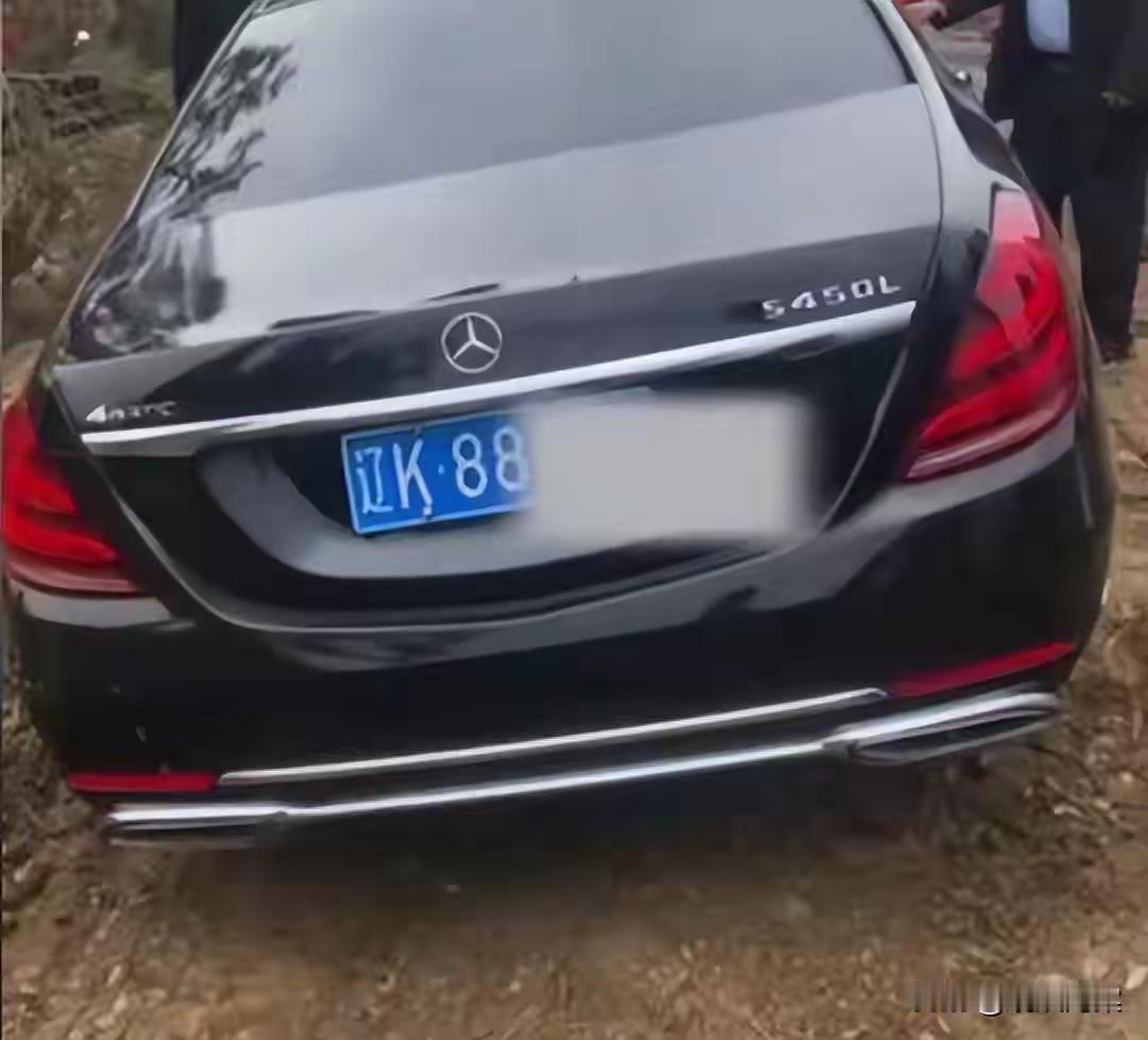 辽宁百万奔驰土葬后续来了，官方已经出手处置，当事人也认错把车挖出来了。最近