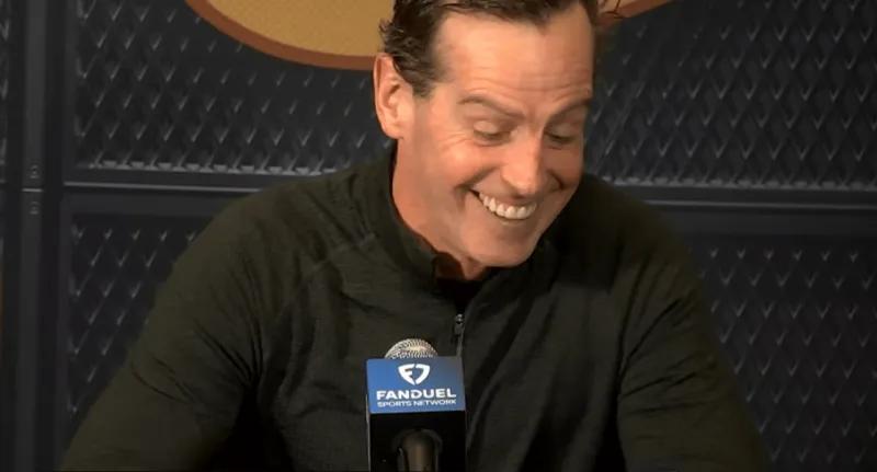 骑士主教练阿特金森嘴角都翘到太阳穴上去了。采访被问到，关键时刻，拥有哈登，米切