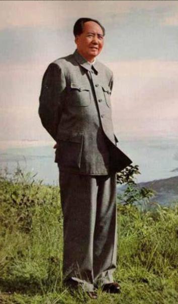 毛主席真实身高是多少？民间有1.72米，1.77米，1.83米不同说法。贴身警卫