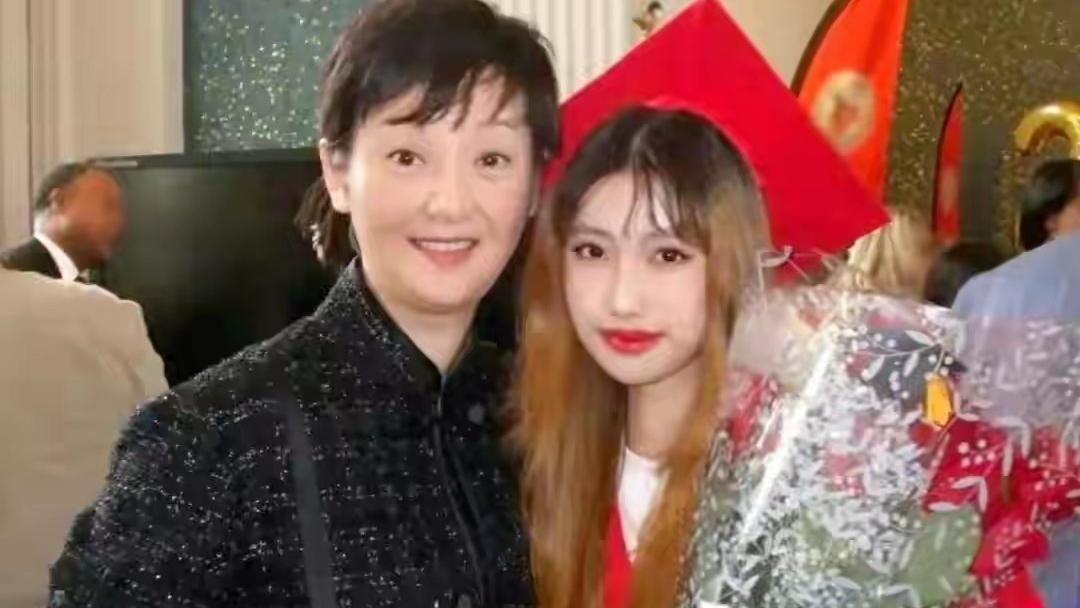 你知道吗？9月1日徐朵在社交平台更新开学Vlog，徐帆赴美送女儿返回美国大学读大