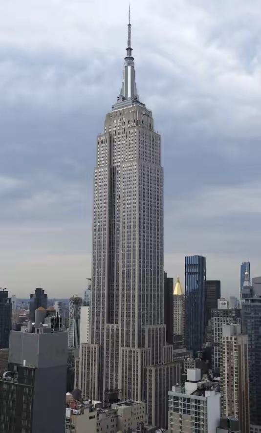 华尔街日报最近发了一篇挺震撼的深度报道，揭露了一个极其隐秘但疯狂的圈子：中国顶级