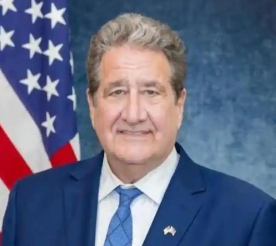美国驻菲律宾大使李·利普顿声称：奔巴礁附近的碰撞就是中国海警“蓄意撞击”菲律宾渔