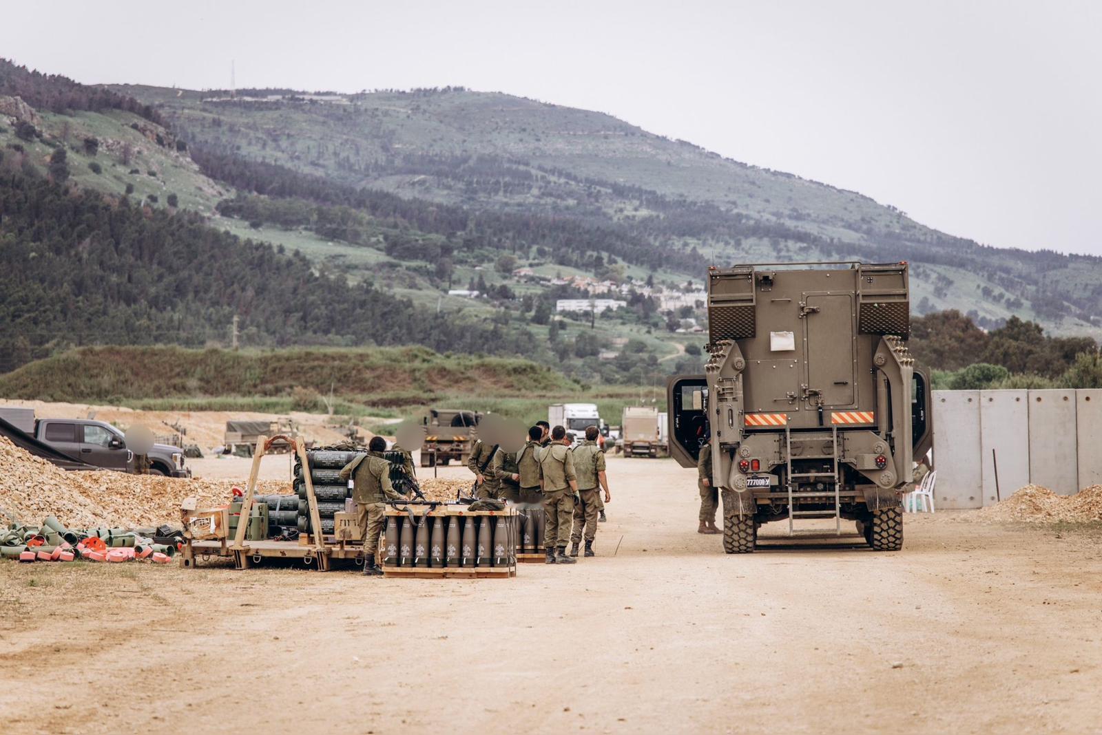 美伊以冲突本周，以色列国防军炮兵部队使用新型罗埃姆（Ro'em）自行榴弹炮，完