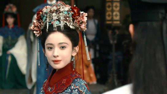 荣善宝送玉佩像皇帝赐香囊荣善宝茶祭选夫的剧情太精彩了！和皇帝选秀女一样，娜扎拿