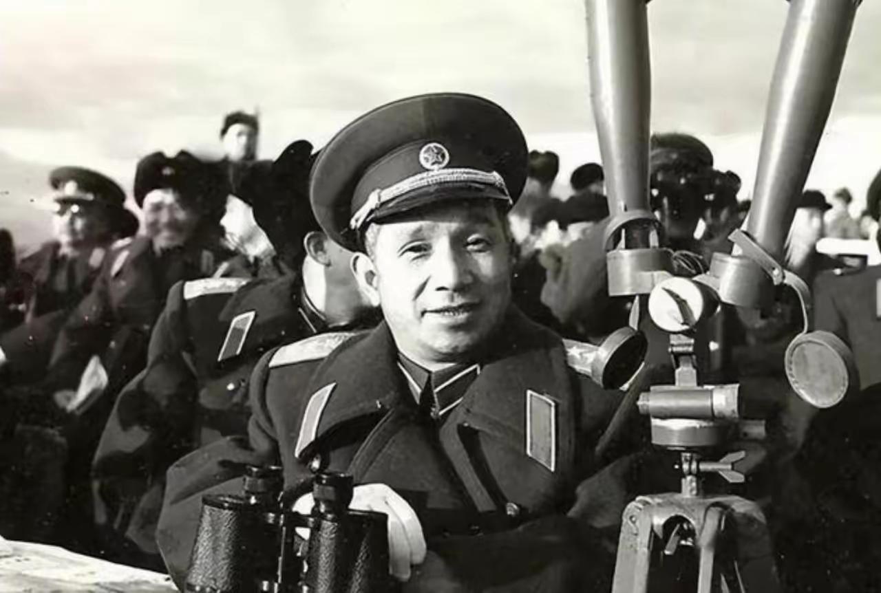 1952年7月，总参召开会议，副总参谋长粟裕主持会议，商讨各军兵种军费预算分配问